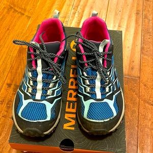 Merrell Moab Waterproof Hiking shoes. Blue,pink & black. Youth size 4